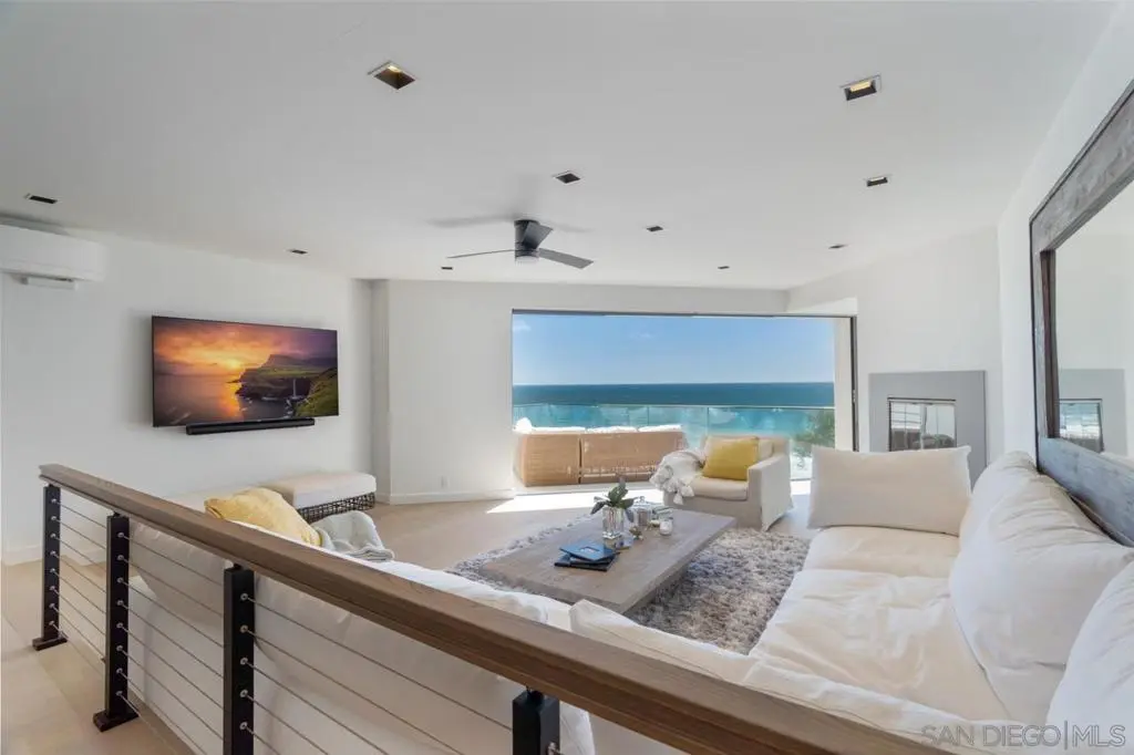 Single Family Residence for rent at 135 S Sierra Ave 32, Solana Beach, CA featuring 2 beds and 3 baths