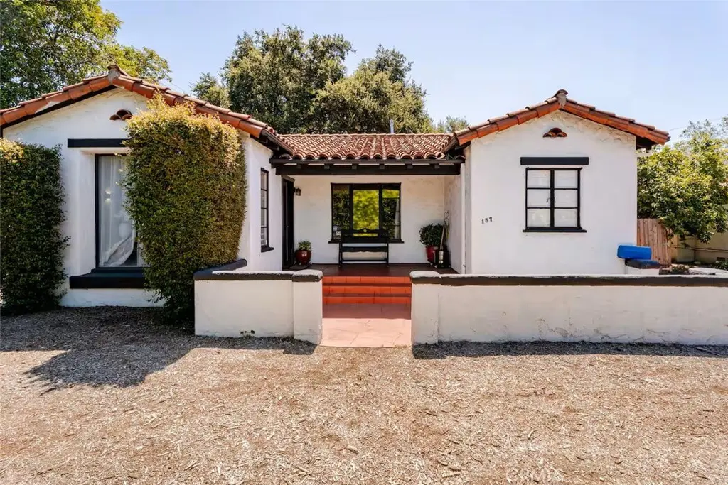 Single Family Residence for rent at 1574 N Orange Grove Avenue, Pomona, CA featuring 3 beds and 2 baths