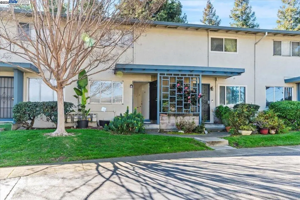 Townhouse for sale at 462 Craven Court, Hayward, CA featuring 2 beds and 2 baths