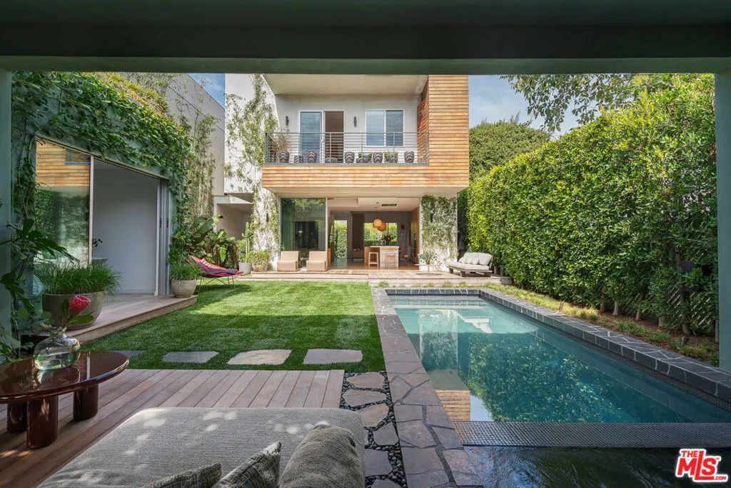 Single Family Residence for sale at 8756 Ashcroft Avenue, West Hollywood, CA featuring 4 beds and 5 baths
