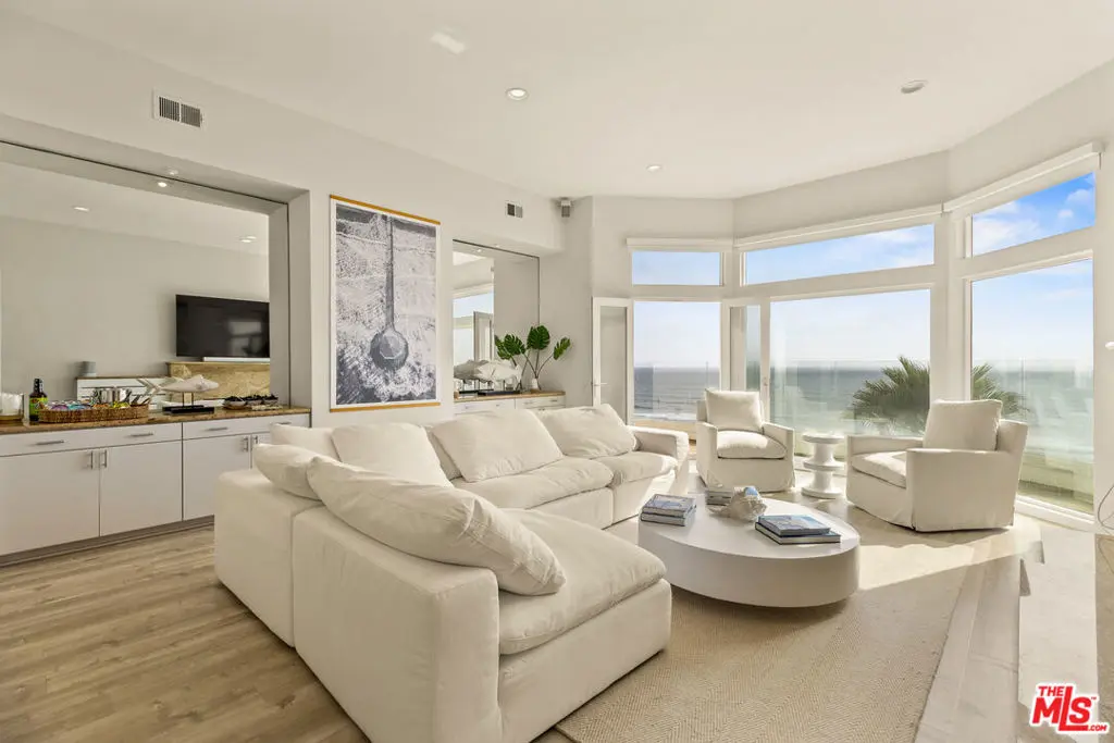 Residential Lease for rent at 3616 The Strand C, Manhattan Beach, Los Angeles County, CA featuring 4 beds and 3 baths