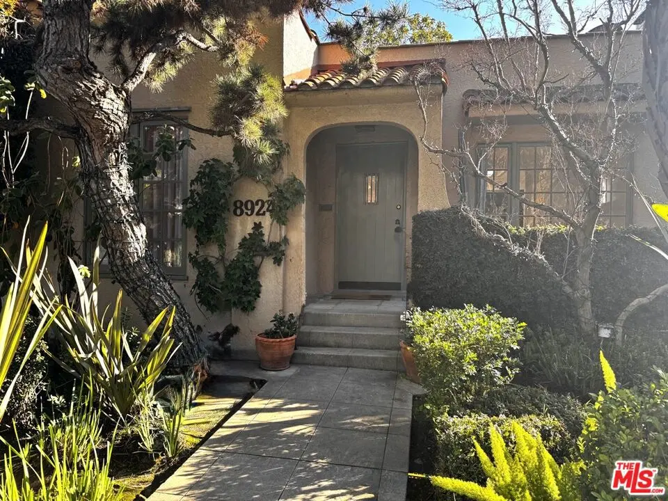 Residential Lease for rent at 8924 Ashcroft Avenue, West Hollywood, Los Angeles County, CA featuring 2 beds and 2 baths