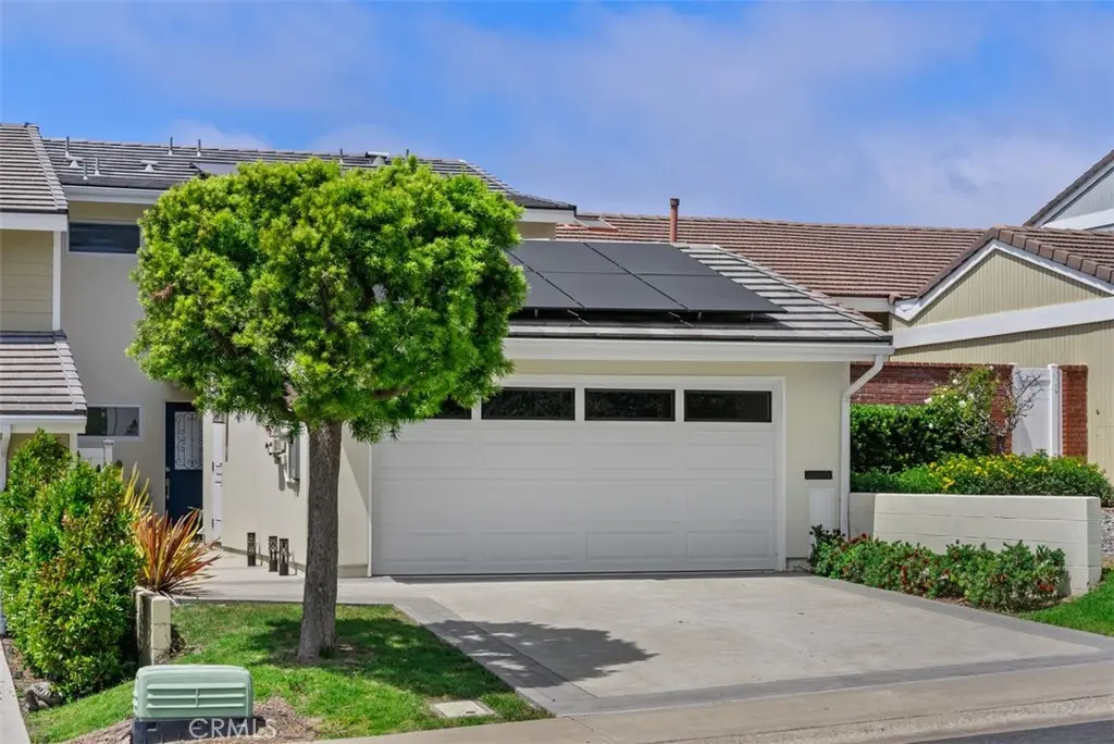 Townhouse for rent at 24065 Windward Drive, Dana Point, CA featuring 3 beds and 4 baths