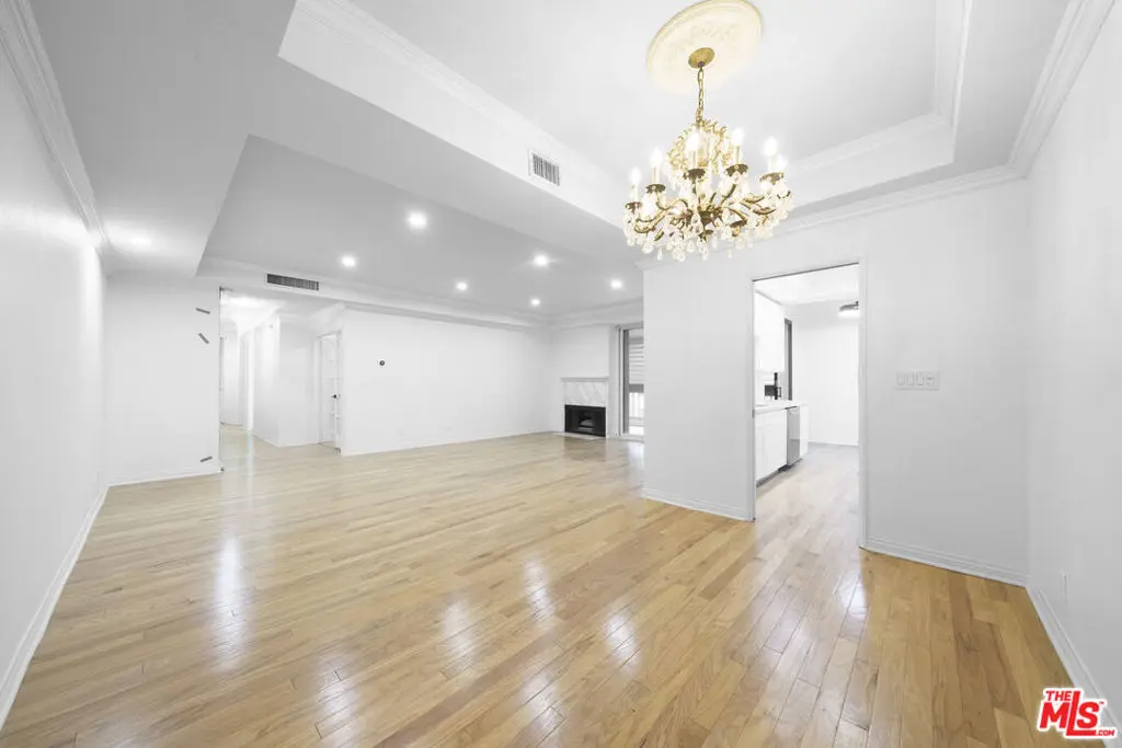 Residential Lease for rent at 4477 Wilshire Boulevard 306, Los Angeles, Los Angeles County, CA featuring 3 beds and 3 baths