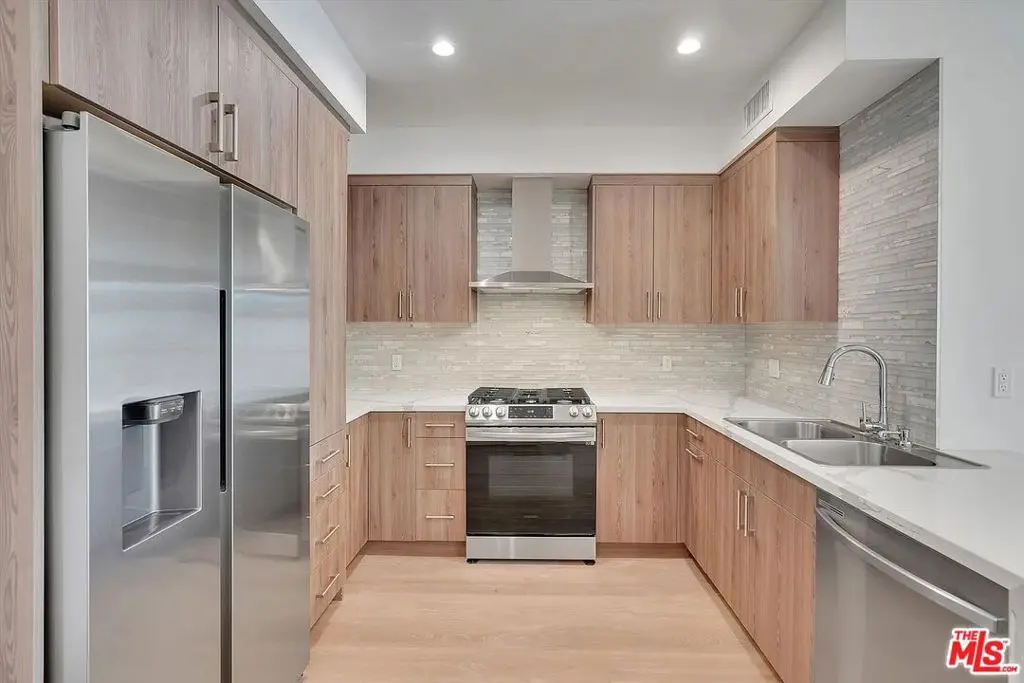 14419 Riverside Drive 204, Sherman Oaks, CA — listing photo 1