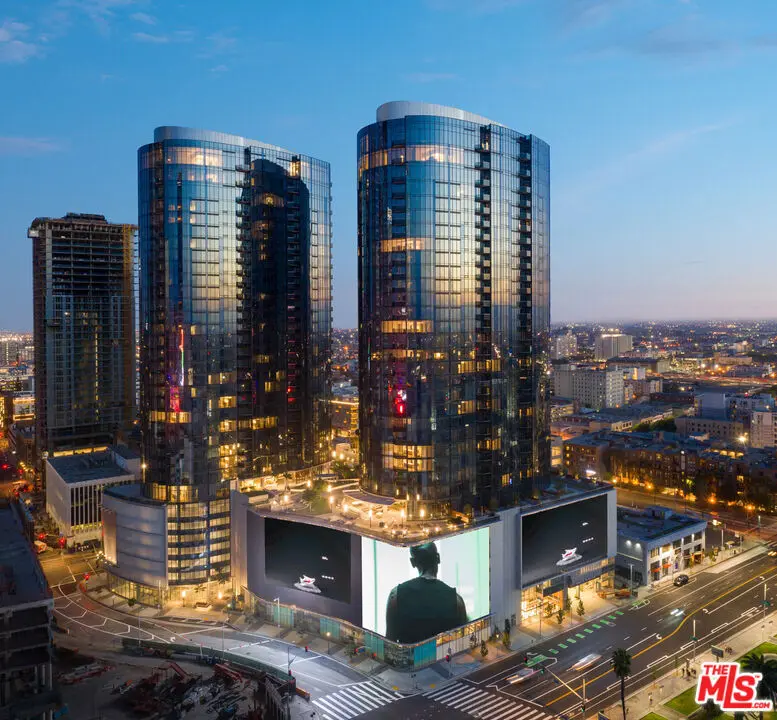 Residential Lease for rent at 1200 S FIGUEROA Street E1911, Los Angeles, Los Angeles County, CA featuring 2 beds and 3 baths