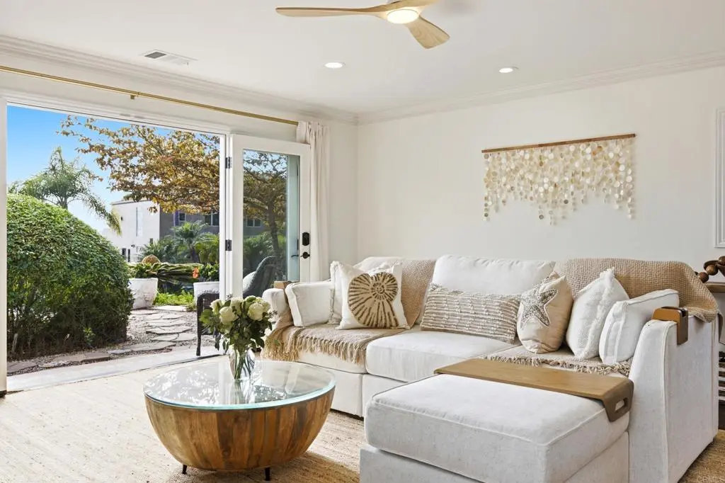 Single Family Residence for rent at 12941 Via Esperia, Del Mar, CA featuring 2 beds and 1 bath