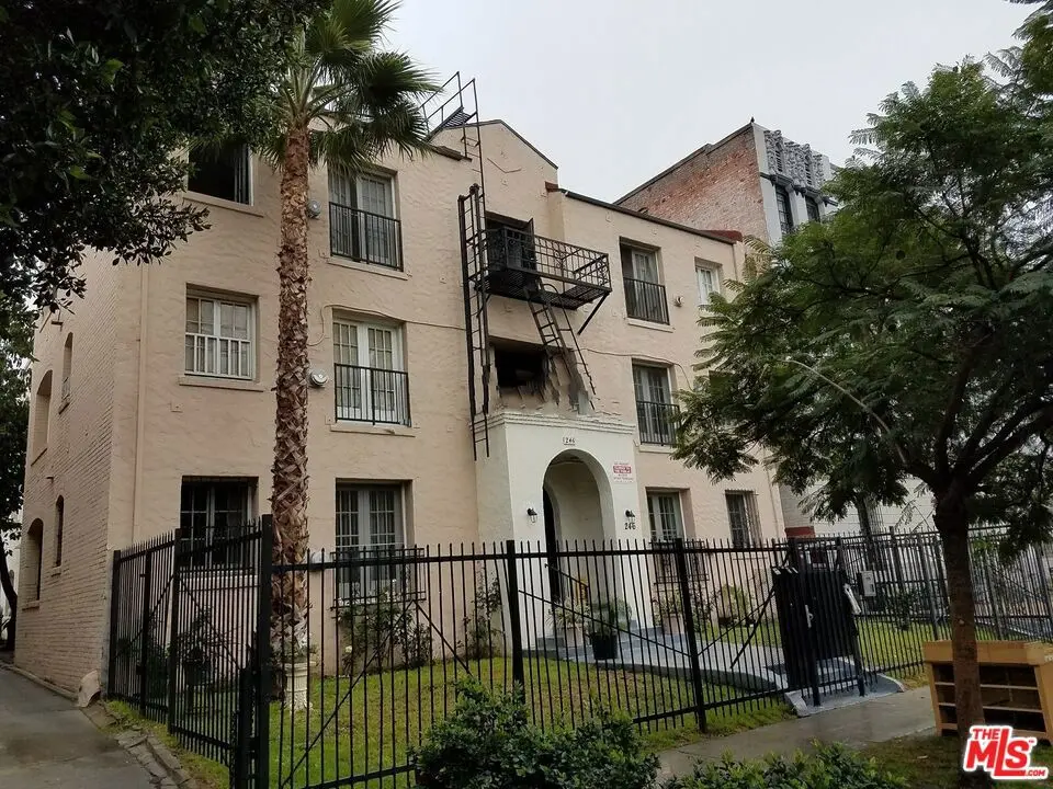 Residential Lease for rent at 246 S Kenmore Avenue 309, Los Angeles, Los Angeles County, CA and 1 bath