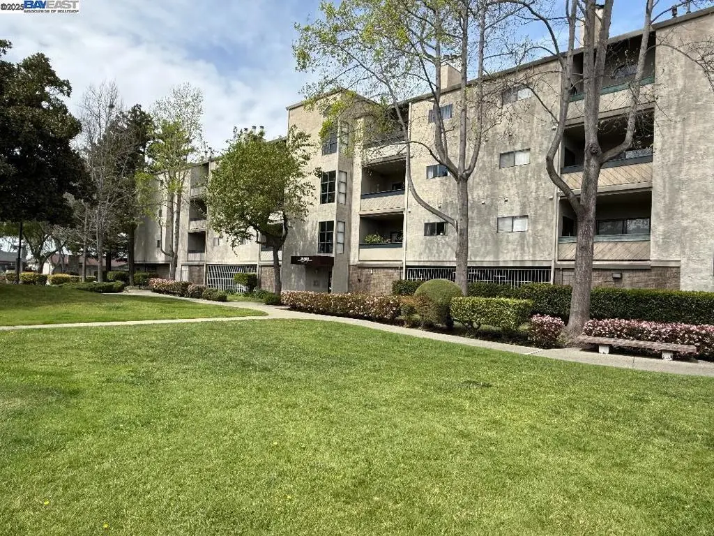 Condominium for rent at 25850 Kay Ave, Hayward, CA featuring 2 beds and 2 baths
