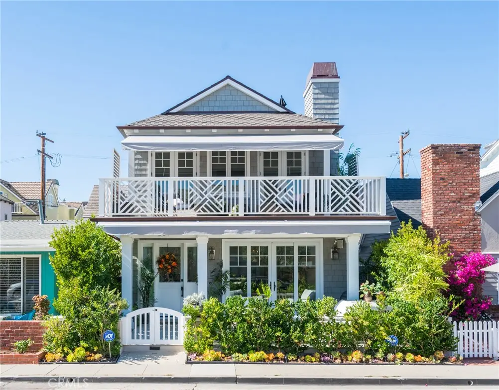 Single Family Residence for rent at 217 Coral Avenue, Newport Beach, CA featuring 3 beds and 5 baths