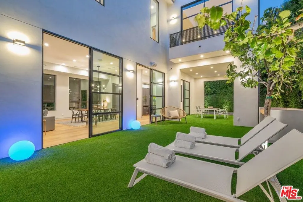 Residential Lease for rent at 346 N KINGS Road, Los Angeles, Los Angeles County, CA featuring 6 beds and 7 baths