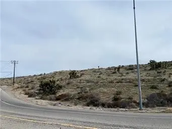8450 HWY 138, Phelan, CA — listing photo 1