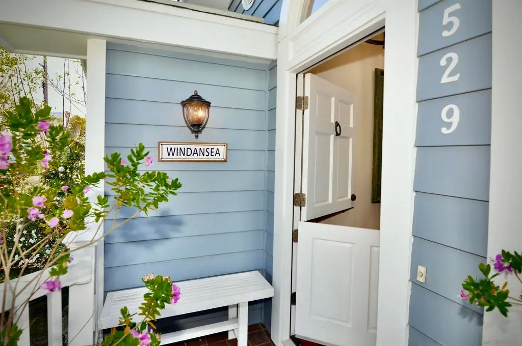 Single Family Residence for rent at 529 Fern Glen, La Jolla, CA featuring 2 beds and 2 baths