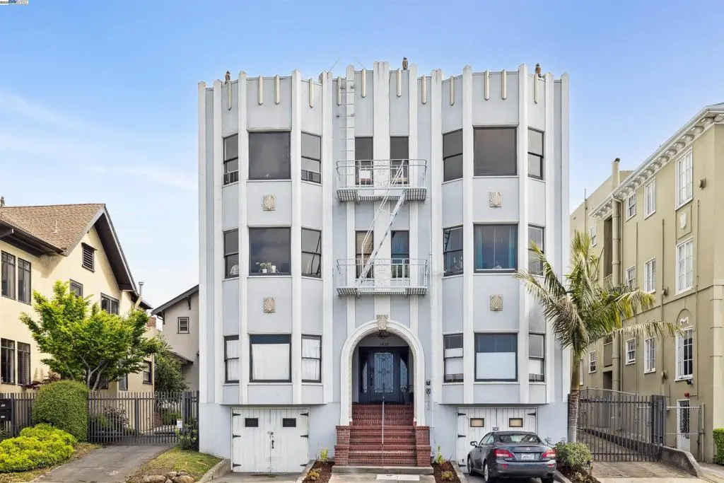 Condominium for sale at 1438 Lakeshore Ave 6, Oakland, CA featuring 1 bed and 1 bath