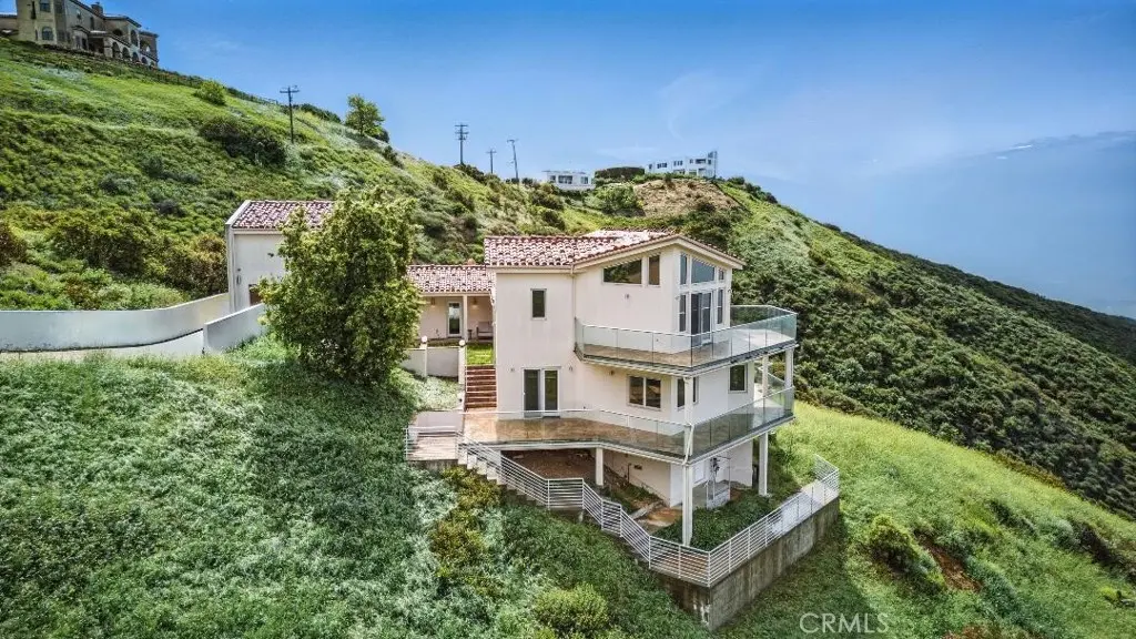 2501 Barrymore Drive, Malibu, CA — listing photo 1