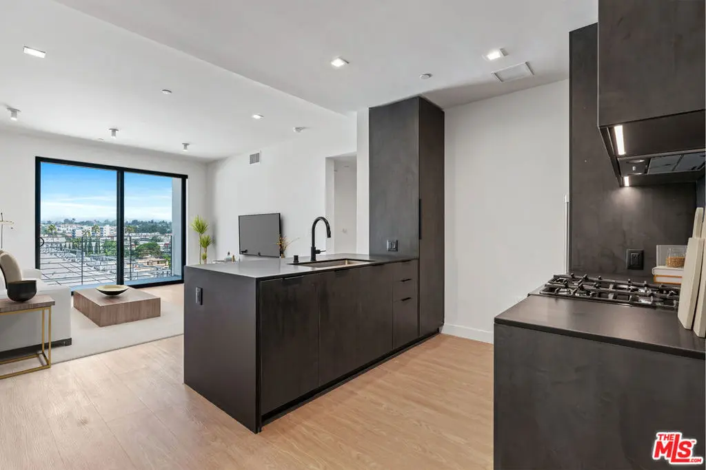 Residential Lease for rent at 3688 Overland Avenue 401, Los Angeles, Los Angeles County, CA featuring 2 beds and 2 baths
