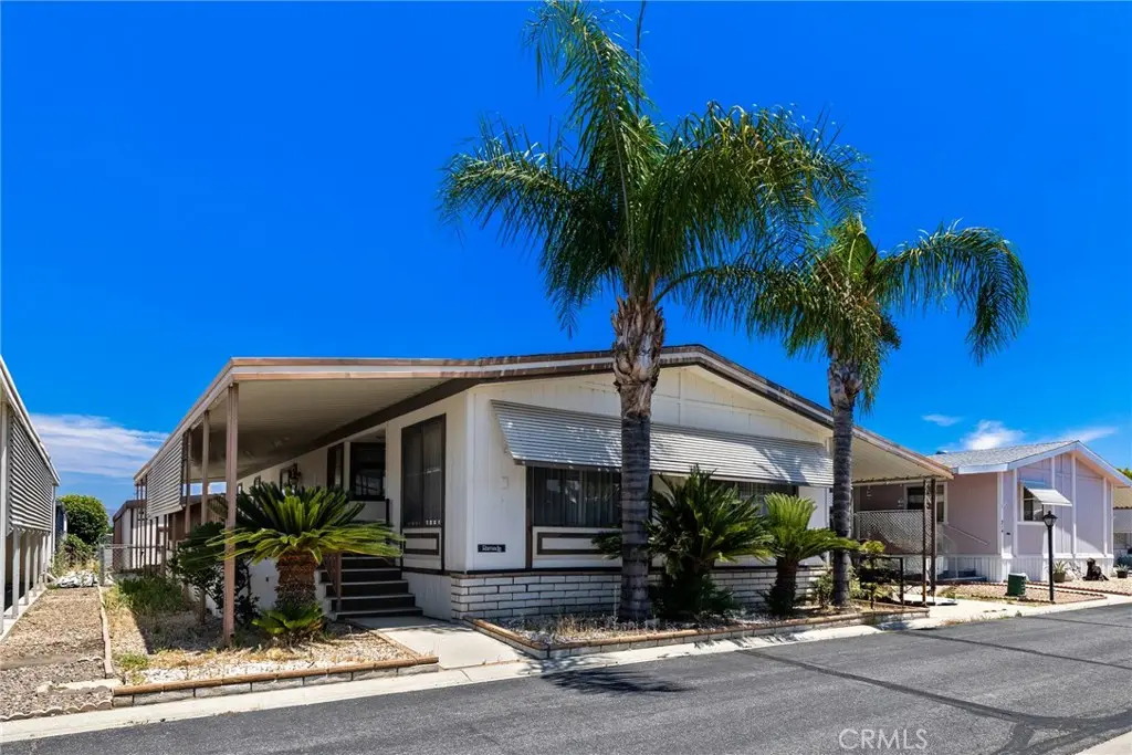 Manufactured In Park for sale at 1300 W Menlo Avenue 215, Hemet, CA featuring 2 beds and 2 baths