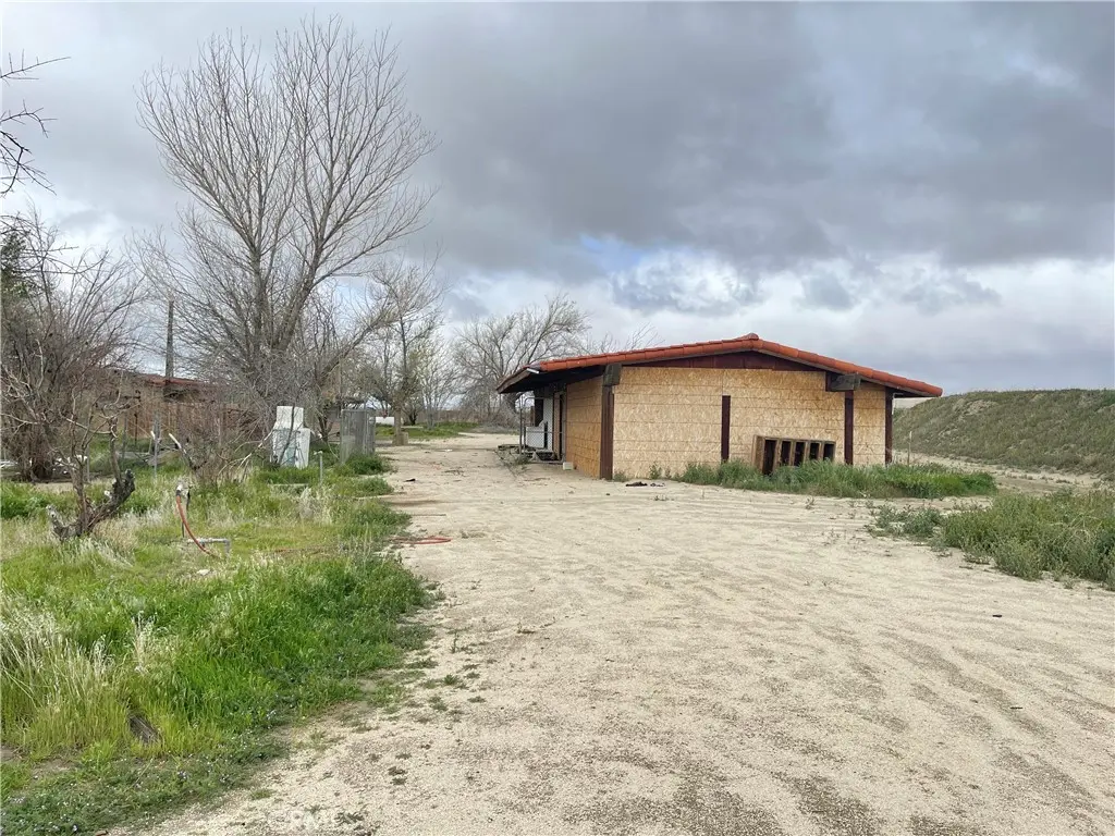 15981 Gaskell Road, Rosamond, CA — listing photo 1