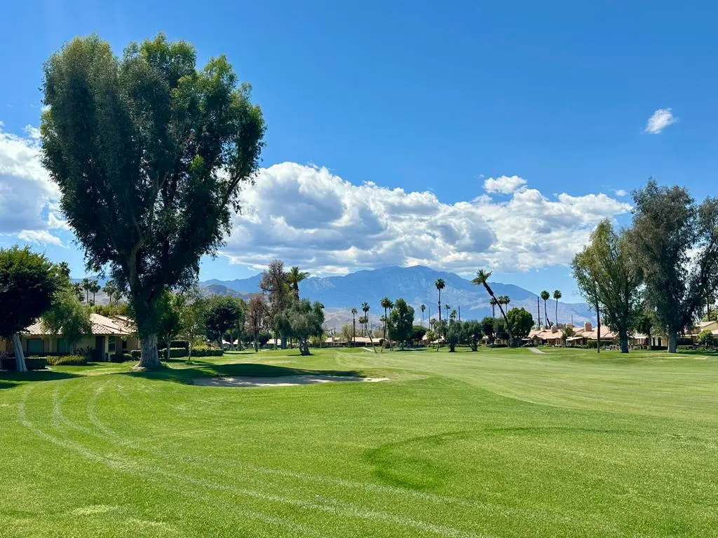 Residential Lease for rent at 264 Avenida Del Sol, Palm Desert, Riverside County, CA featuring 2 beds and 2 baths