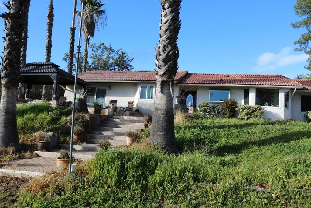 38083 De Luz Rd, Fallbrook, CA — listing photo 1