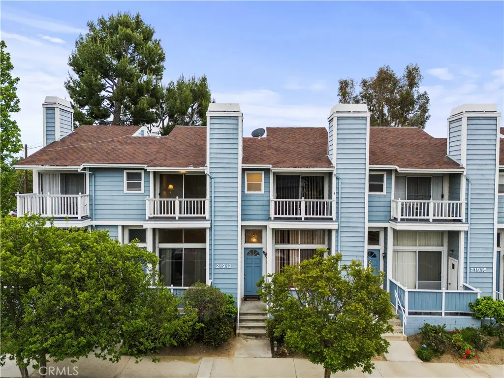 21912 Hiawatha Street 2, Chatsworth, CA — listing photo 1