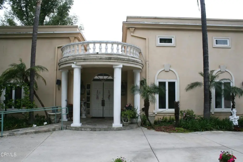 Single Family Residence for sale at 500 Georgian Road, La Canada Flintridge, CA featuring 6 beds and 7 baths