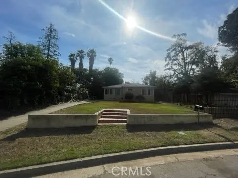 Single Family Residence for rent at 521 Walnut Avenue, Bakersfield, CA featuring 1 bed and 1 bath