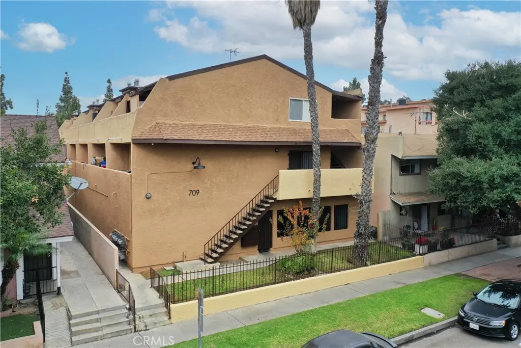 709 E Chestnut Avenue, Santa Ana, CA — listing photo 1