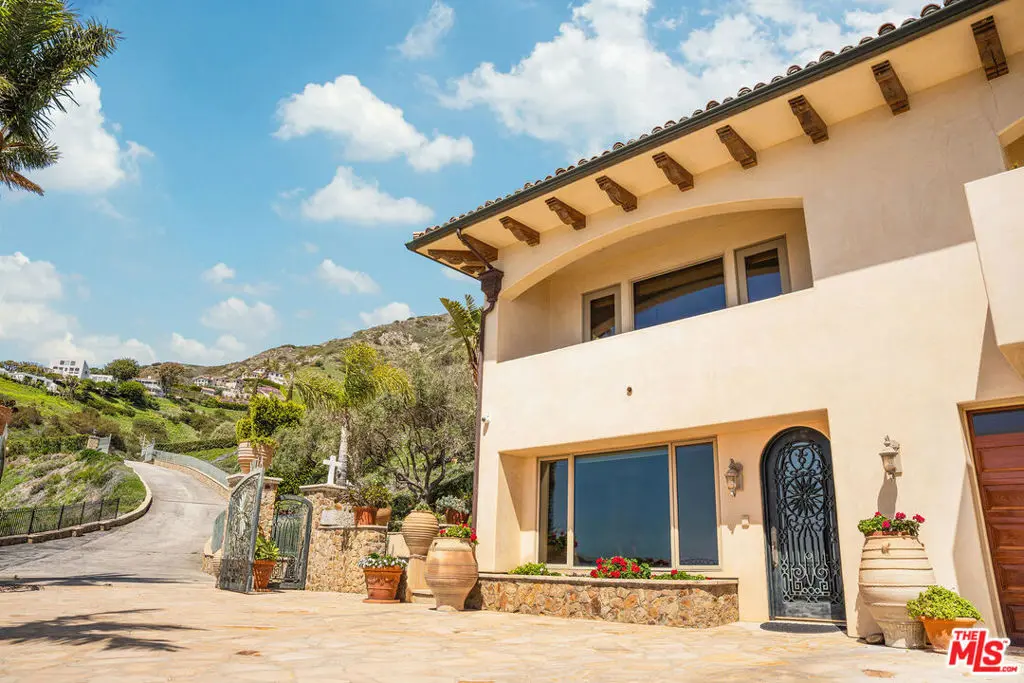 Residential Lease for rent at 4440 Encinal Canyon Road #GH, Malibu, Los Angeles County, CA featuring 1 bed and 2 baths