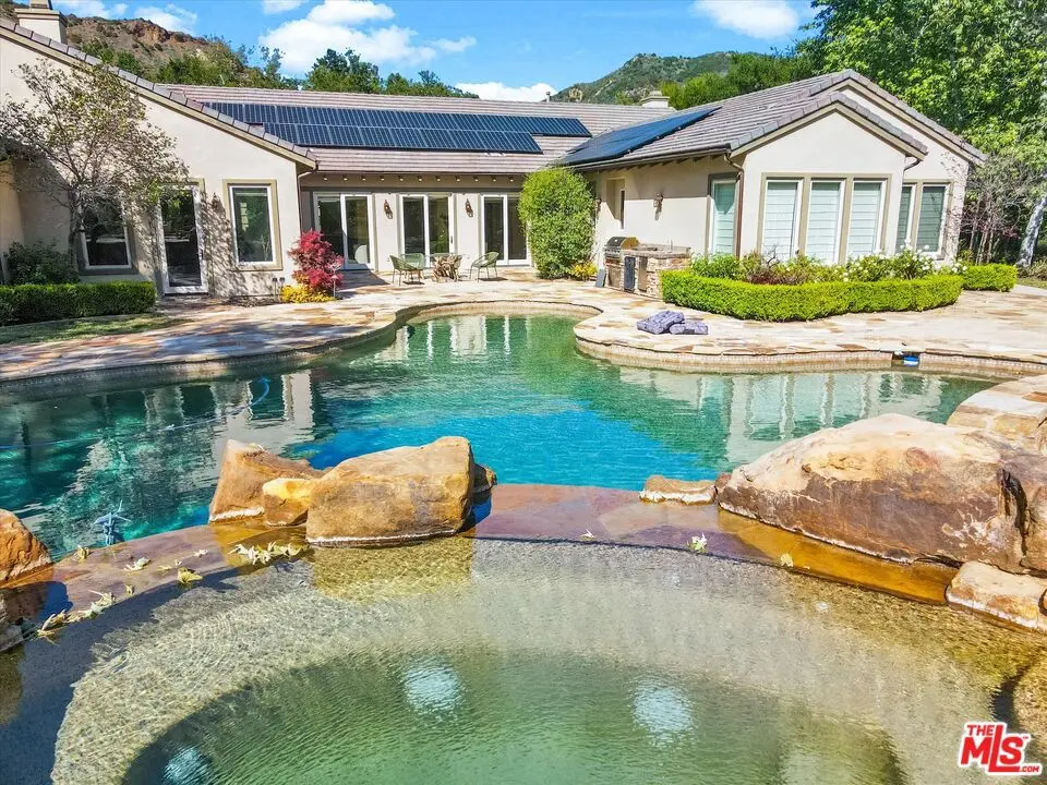 Residential Lease for rent at 29734 Mulholland Highway, Agoura Hills, Los Angeles County, CA featuring 5 beds and 6 baths