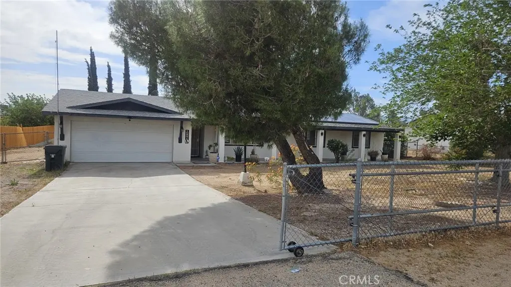 10671 Pinon, Hesperia, CA — listing photo 1