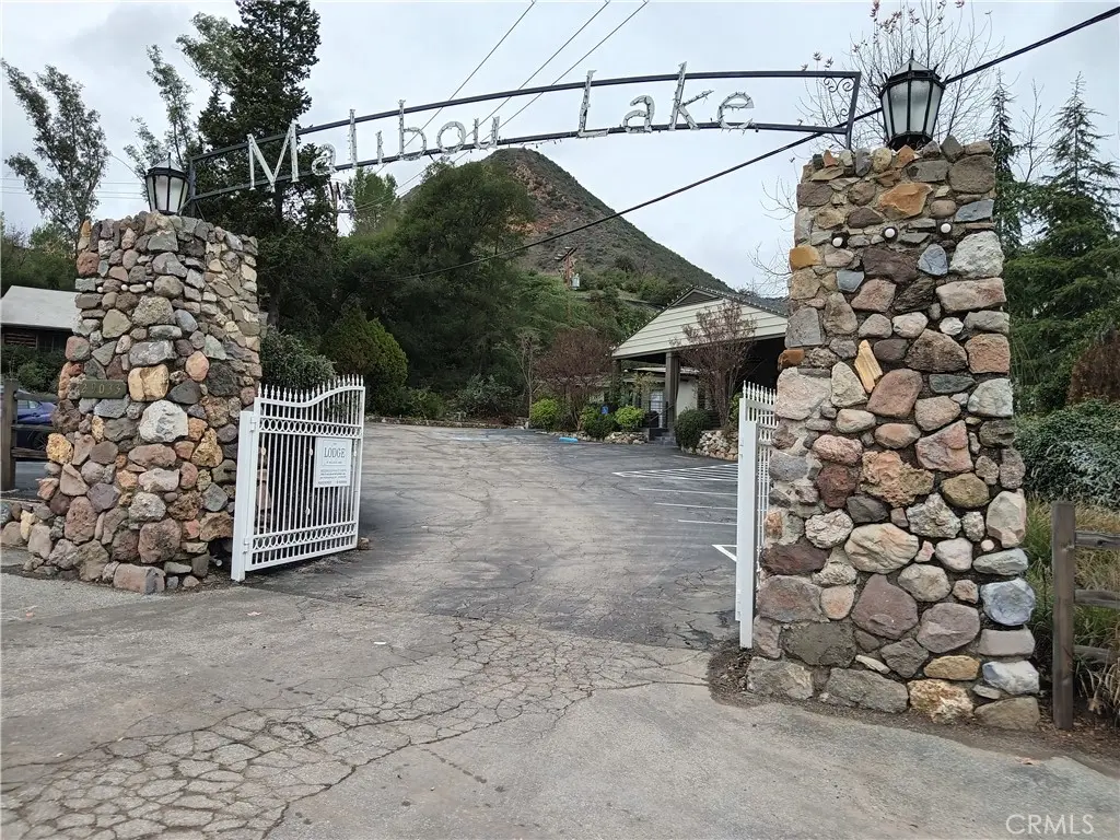 2370 Laguna Circle Drive, Agoura Hills, CA — listing photo 1