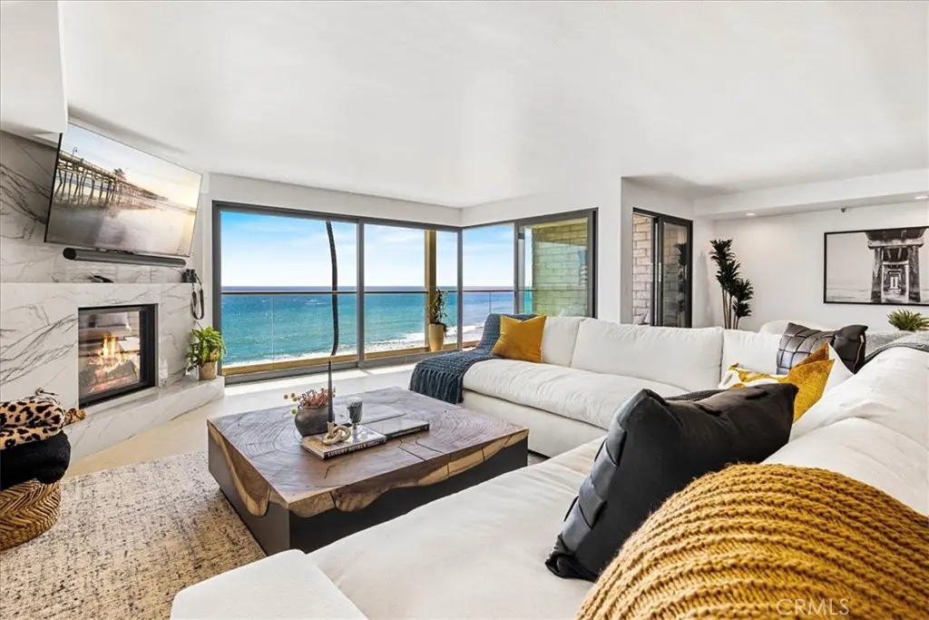 Condominium for rent at 410 Corto Lane 9, San Clemente, CA featuring 2 beds and 3 baths