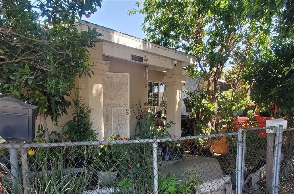Single Family Residence for sale at 6300 Holmes Avenue, Los Angeles, CA featuring 2 beds and 1 bath