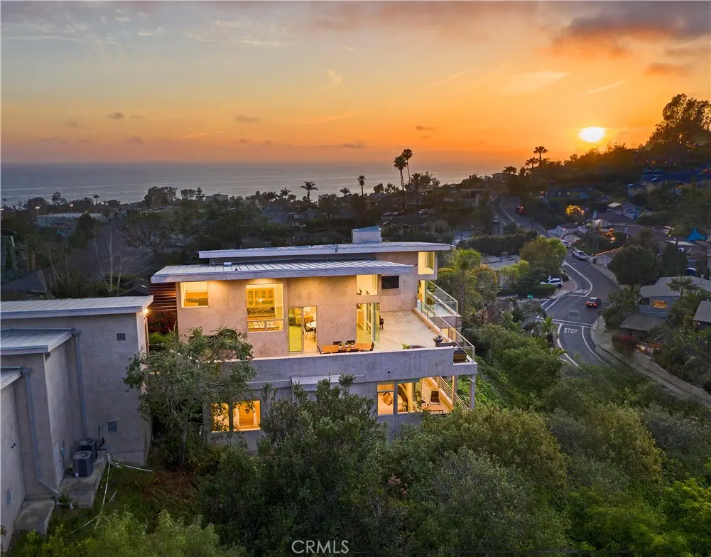 Single Family Residence for rent at 533 Temple Hills Drive, Laguna Beach, CA featuring 4 beds and 6 baths