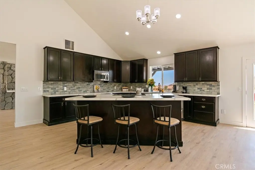 9255 Fortuna Avenue, Yucca Valley, CA — listing photo 1