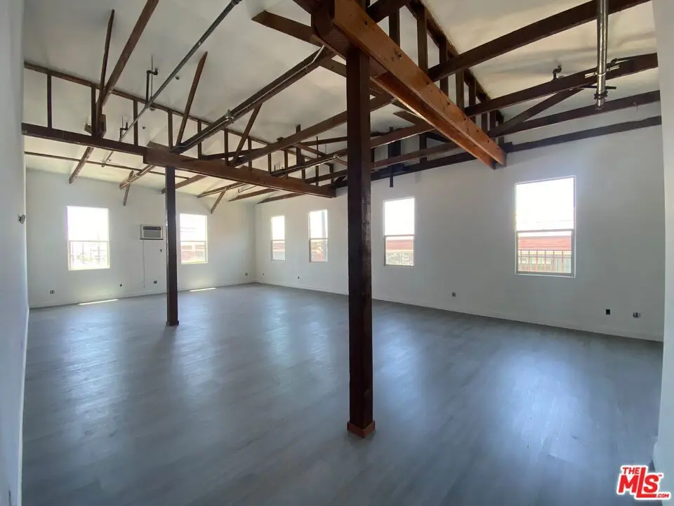 Residential Lease for rent at 726 S Santa Fe Avenue 303, Los Angeles, Los Angeles County, CA featuring 1 bed and 1 bath