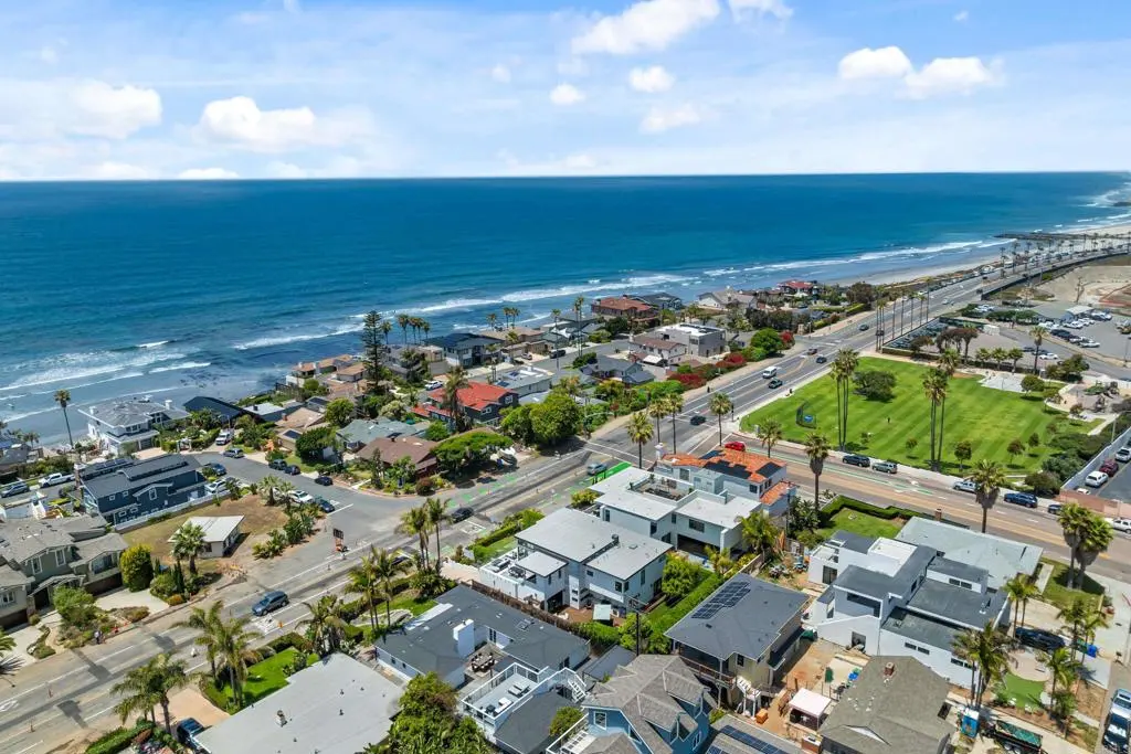 Residential Lease for rent at 5080 Carlsbad Blvd, Carlsbad, San Diego County, CA featuring 5 beds and 4 baths