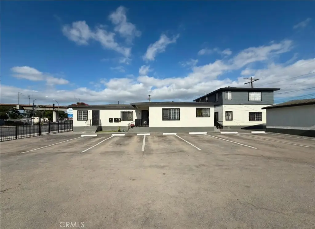 Apartment for sale at 124 W Rosecrans Ave, Compton, CA