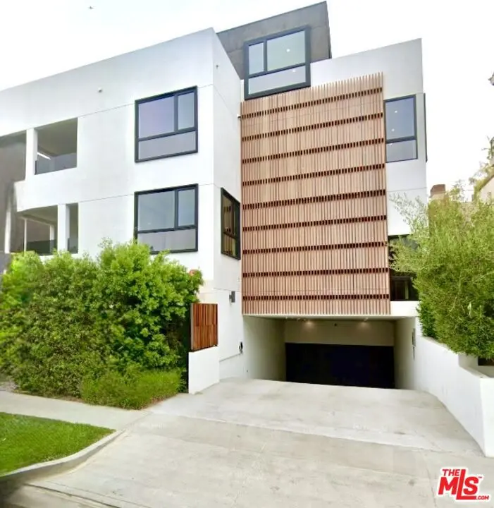 Residential Lease for rent at 724 N Croft Avenue 307, West Hollywood, Los Angeles County, CA featuring 1 bed and 2 baths