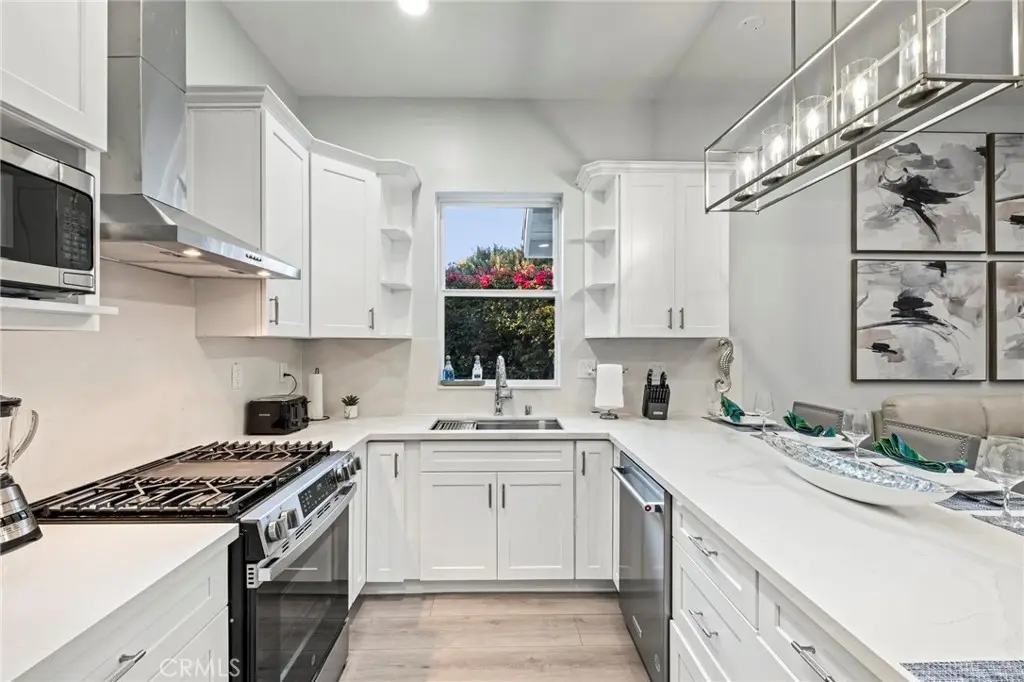 Residential Lease for rent at 2217 Estribo Drive, Rolling Hills Estates, Los Angeles County, CA featuring 3 beds and 2 baths