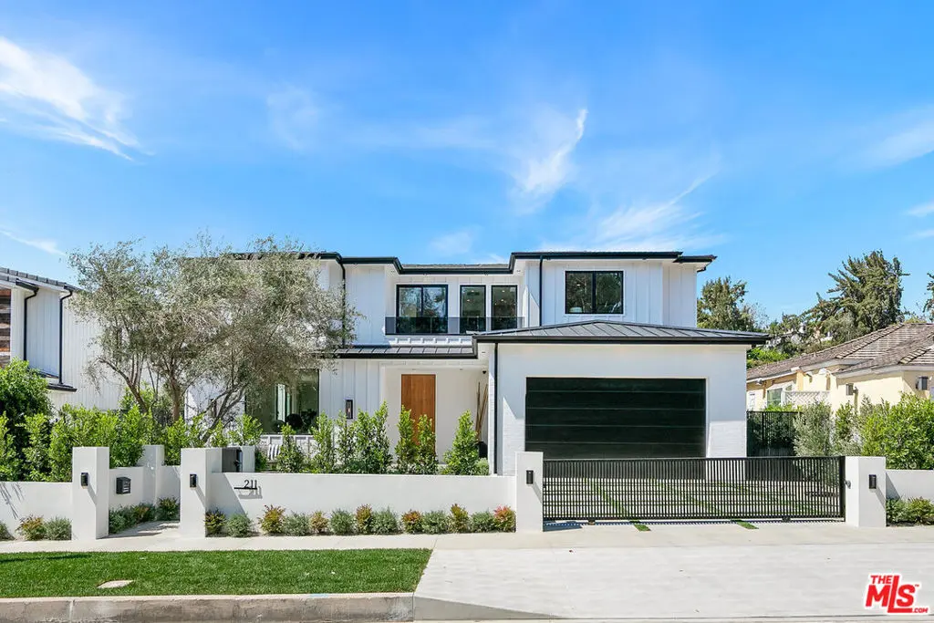 Single Family Residence for rent at 211 Veteran Avenue, Los Angeles, CA featuring 6 beds and 7 baths