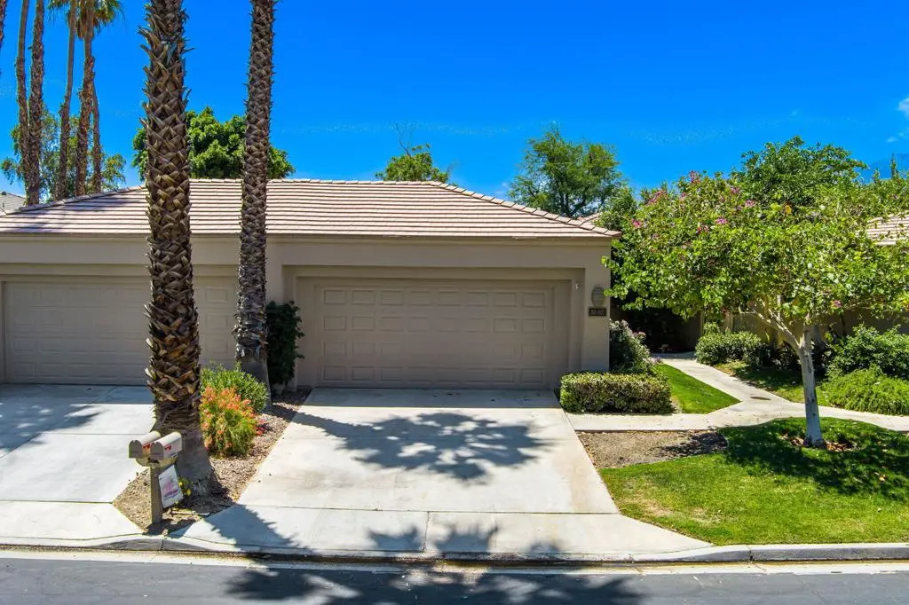 Residential Lease for rent at 80601 Oak Tree, La Quinta, Riverside County, CA featuring 2 beds and 2 baths