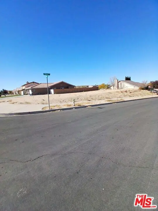 14020 N Topmast Drive, Helendale, CA — listing photo 1