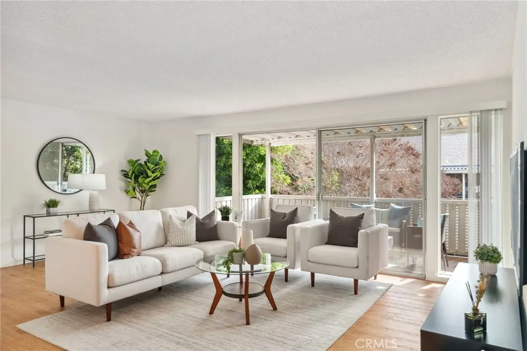 Stock Cooperative for sale at 225 Avenida Majorca N, Laguna Woods, CA featuring 2 beds and 2 baths