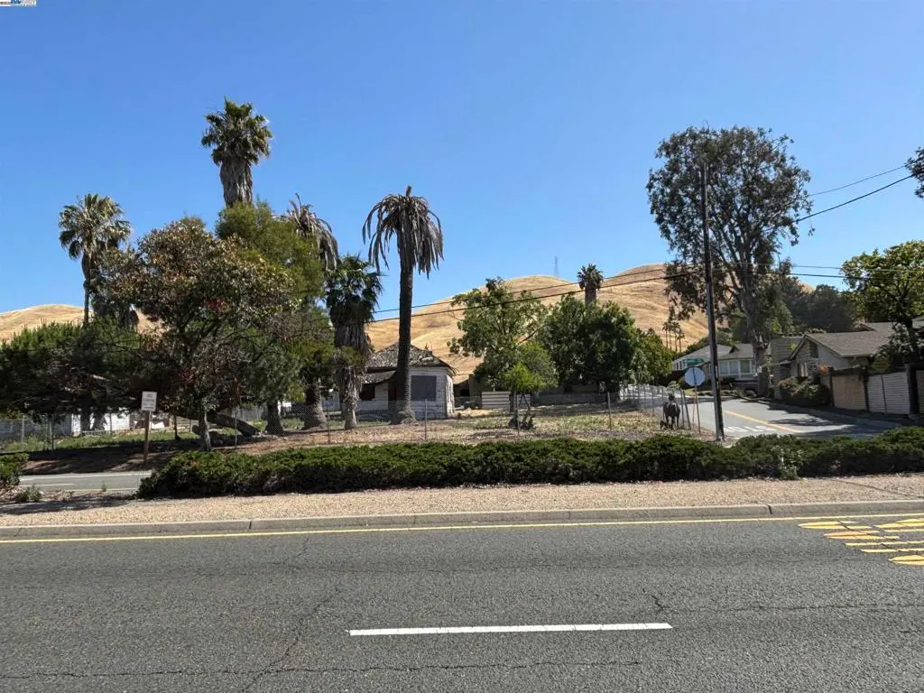 41252 Mission Blvd, Fremont, CA — listing photo 1