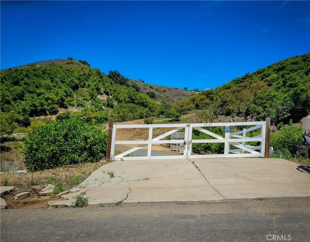 45100 La Cruz Drive, Temecula, CA — listing photo 1