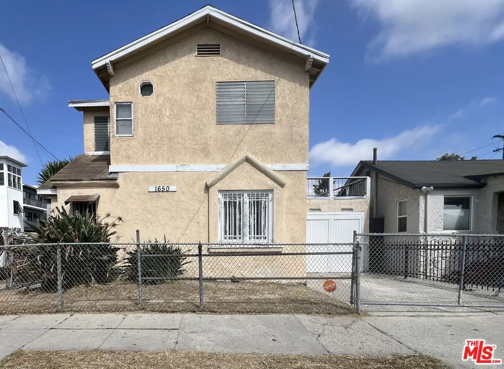 Residential Lease for rent at 1650 S Rimpau Boulevard, Los Angeles, Los Angeles County, CA featuring 8 beds and 2 baths