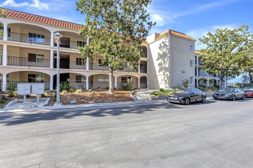 Condominium for sale at 4001 Calle Sonora 3E, Laguna Woods, CA featuring 2 beds and 2 baths