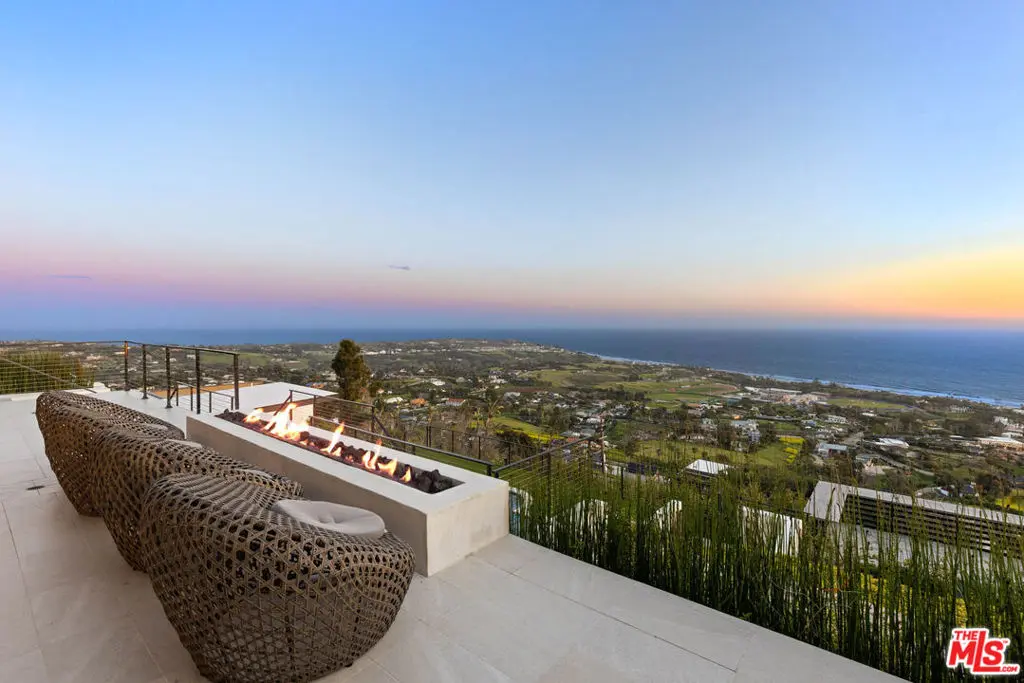 Residential Lease for rent at 5366 Horizon Drive, Malibu, Los Angeles County, CA featuring 5 beds and 7 baths
